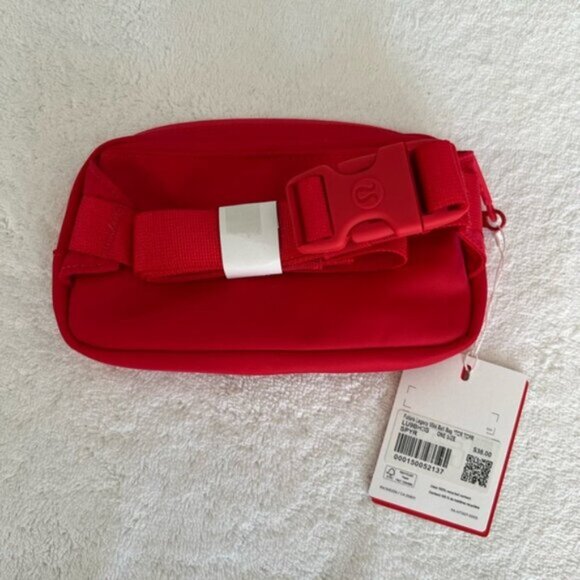 Lululemon team Canada mini belt bag - Picture 2 of 5